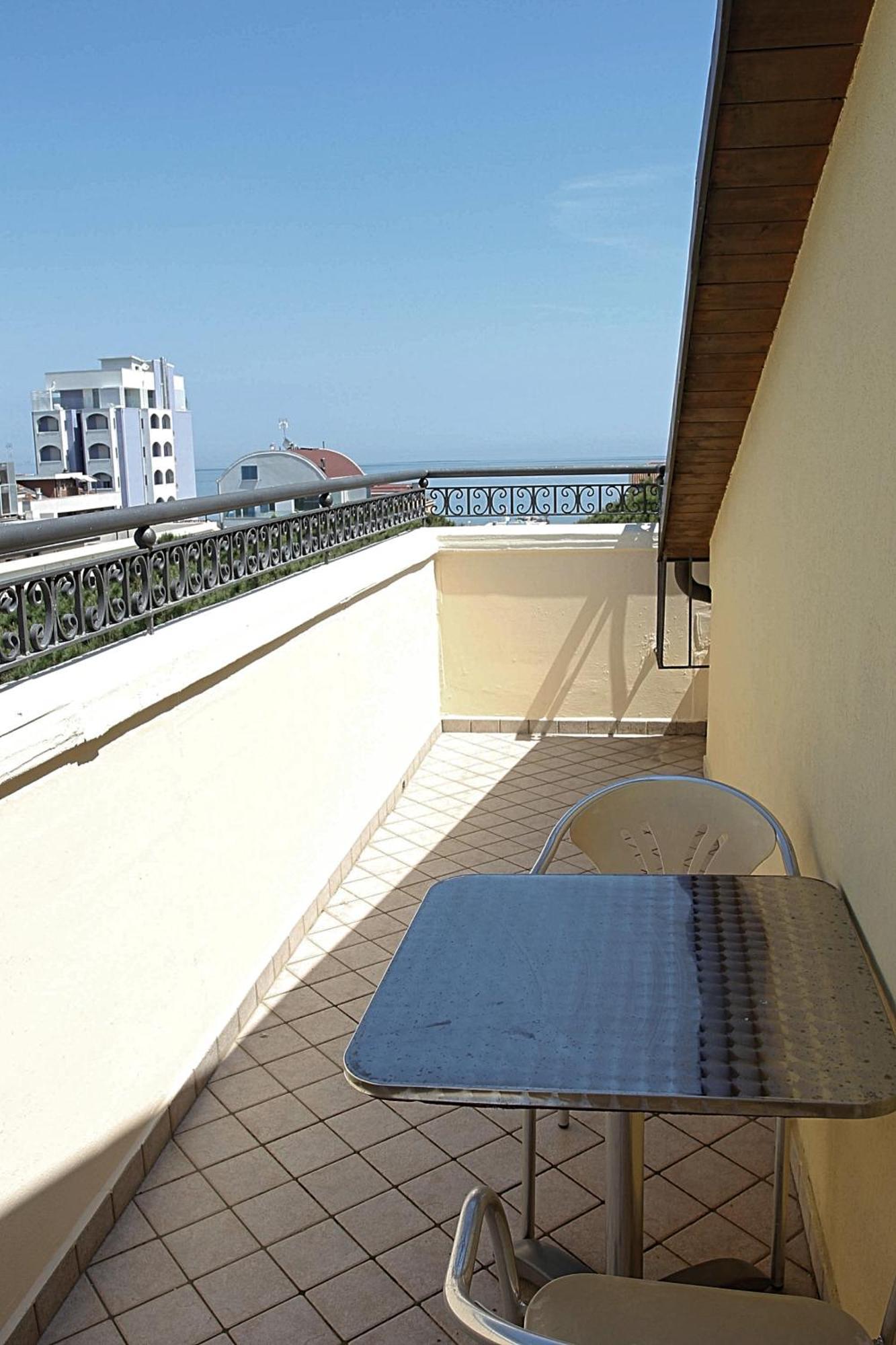 Hotel Ariston 米萨诺阿德里亚蒂科 外观 照片