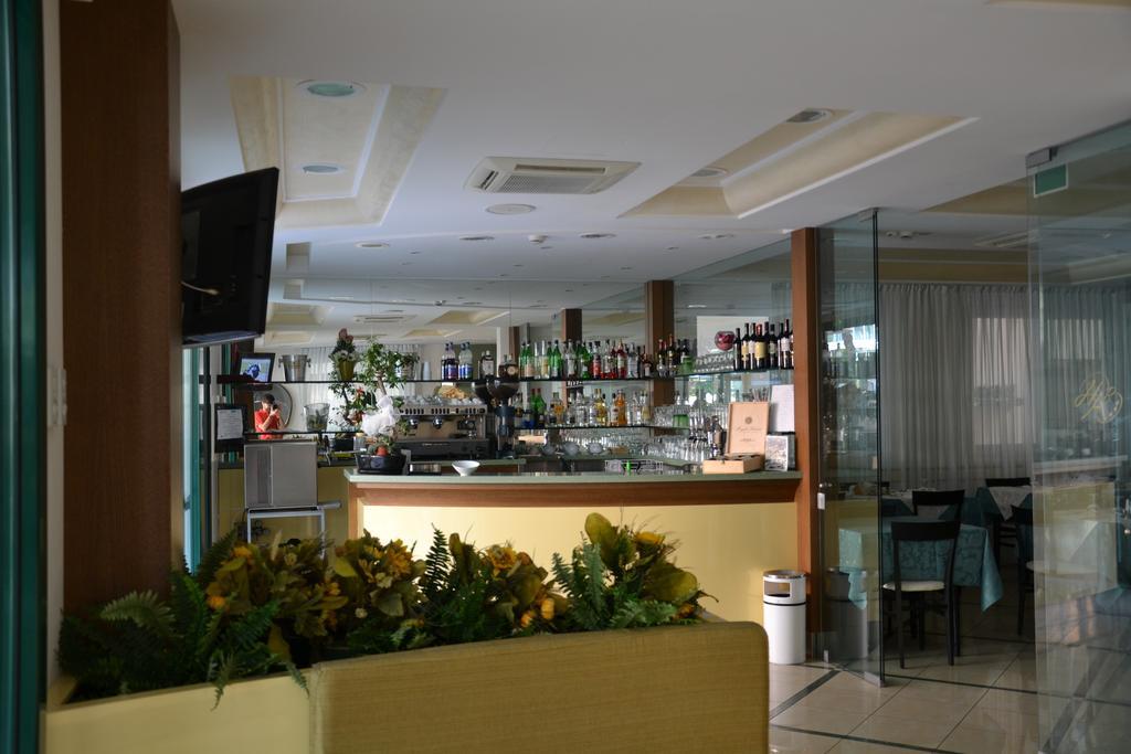 Hotel Ariston 米萨诺阿德里亚蒂科 外观 照片